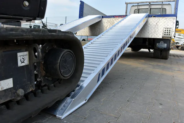 h100-DIMA-alluminium-ramp-milan-italy-01